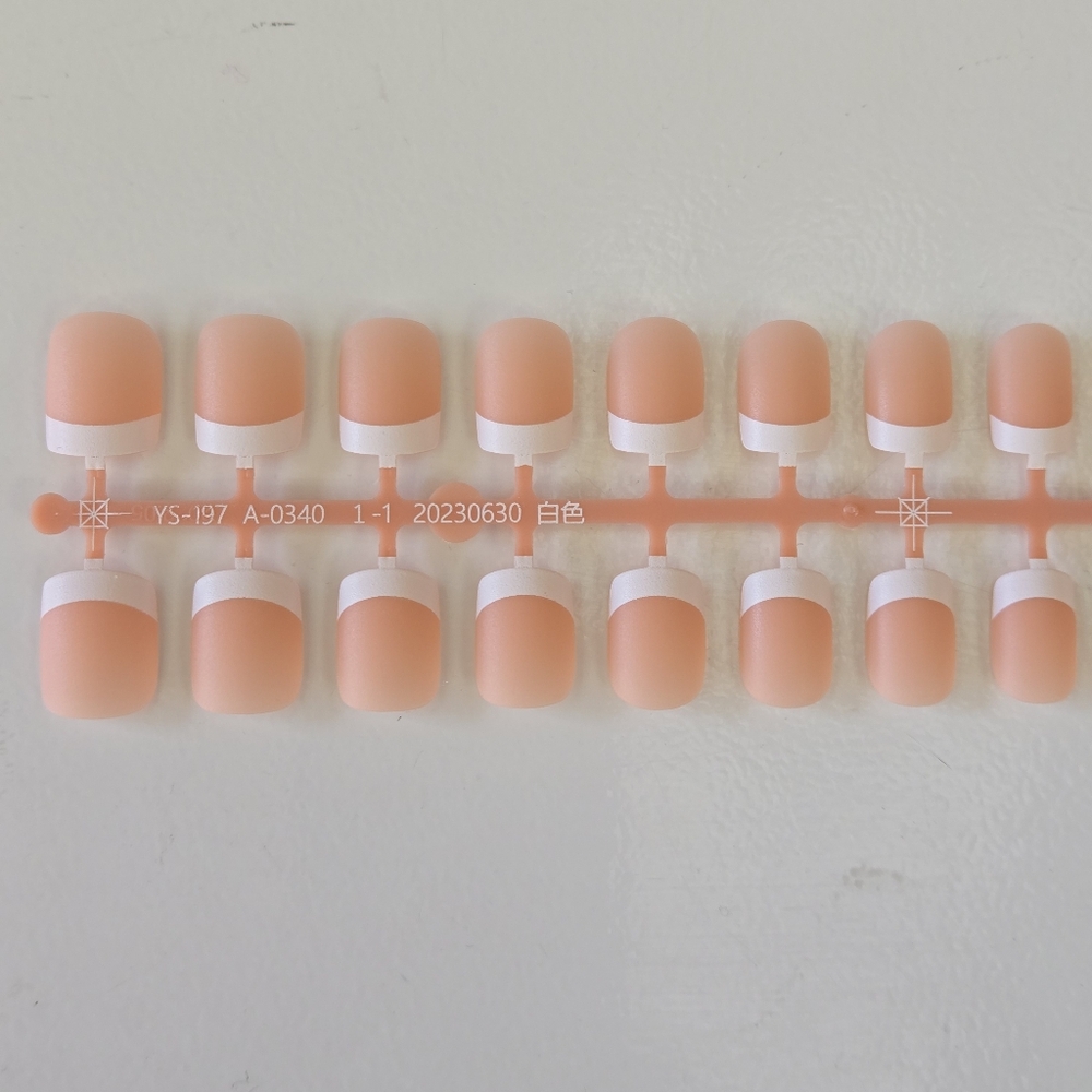 30 Pieces Peach and White Press-On Nails